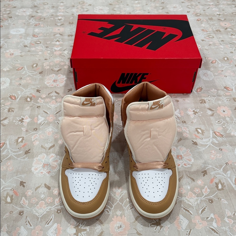 Nike Air Jordan 1 Retro High OG - Picture 6 of 8